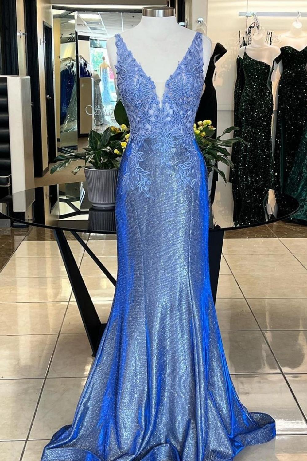 Hermoso vestido de fiesta largo azul con escote en V profundo y apliques de sirena de Weitese